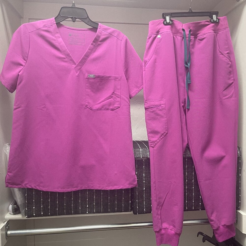 FIGS BRIGHT FUCHSIA SCRUB SET